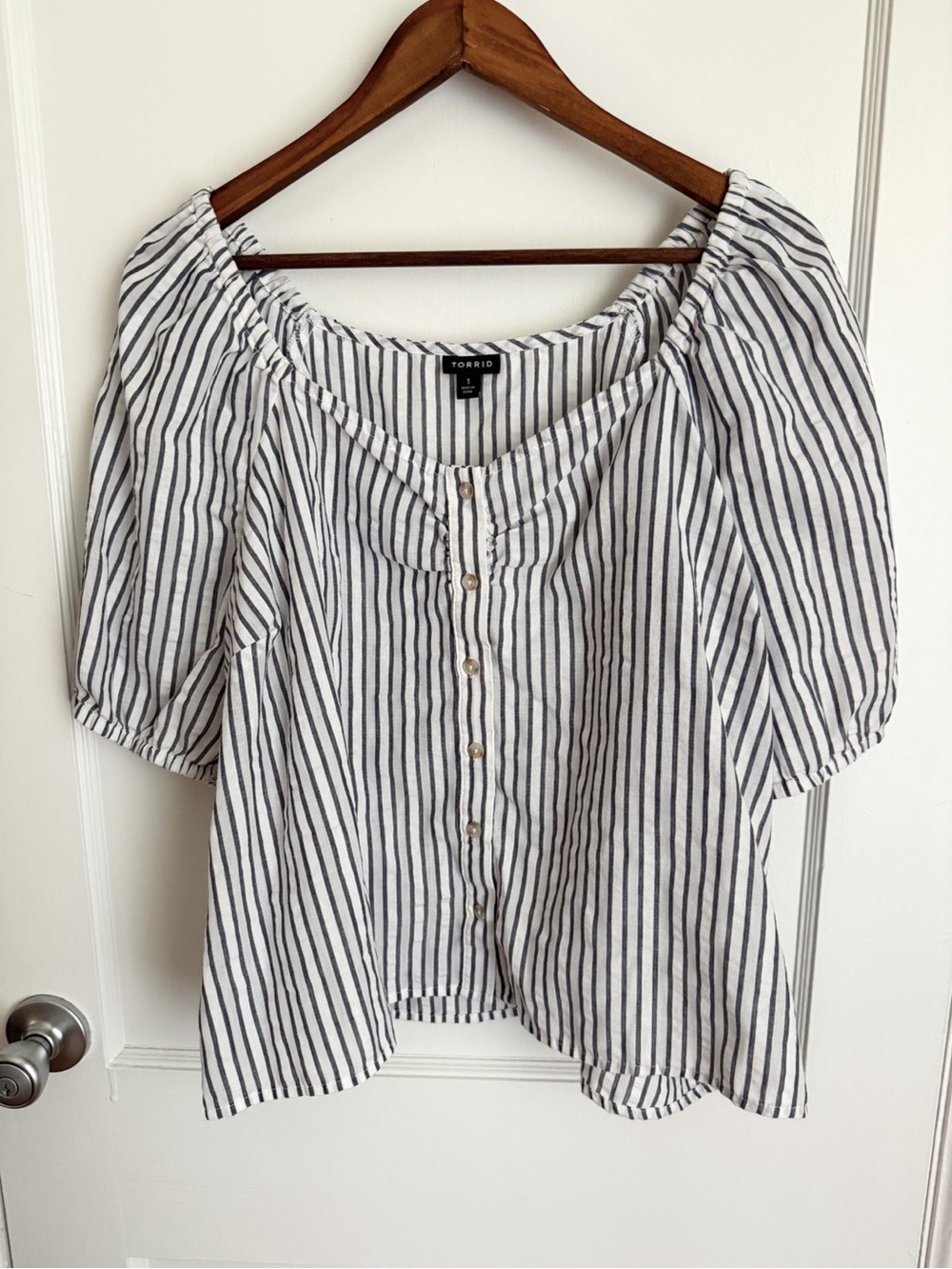 Torrid Seersucker Button Front Crop Top Blouse